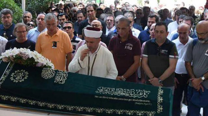 Ferzan Özpetek'in ağabeyi son yolculuğuna uğurlandı
