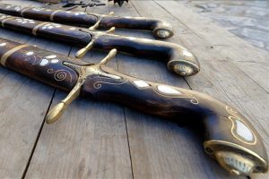 Norveç'te gölden 500 yıllık kılıç çıkarıldı