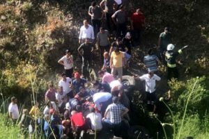 Erzurum'da zırhlı araç şarampole devrildi: 2 yaralı