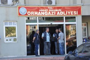 Bursa'da kaçak silah operasyonunda gözaltına alınan şahıslar hakim karşısında