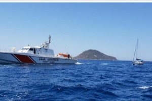 Bodrum açıklarında sürüklenen tekne kurtarıldı