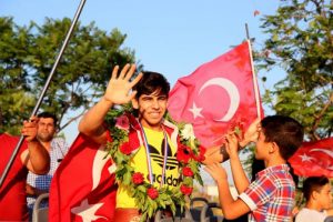Dünya Şampiyonu Hamza'ya özel karşılama