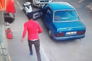 Hırsız paraları havaya saçarak kaçtı