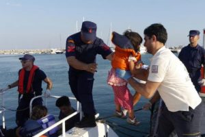 Çanakkale'de 64 kaçak göçmen yakalandı