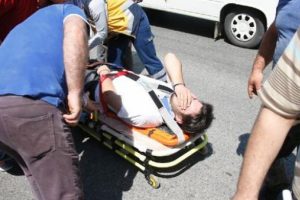 Bursa'da elektrikli bisiklet kamyonete çarptı: 1 yaralı