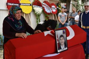 Kazada şehit düşen askere veda