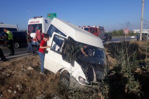 Minibüs dereye uçtu: 4 yaralı