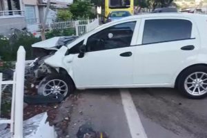Bursa'da yol kenarında bekleyen baba ve oğluna otomobil çarptı: 1 ölü, 1 yaralı
