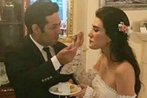 Babasının eski aşkı nikah şahidi olacak