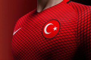 Milli yıldız Fransız devine imzayı attı!