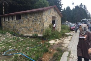 Bursa'da sıcaktan bunalan vatandaşlar Uludağ'a akın etti