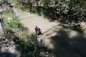 Kanalda boğulan minik Öykü, toprağa verildi