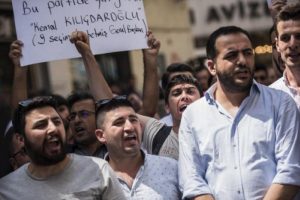CHP İl Başkanlığı önünde eylem