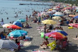 Tatilciler Kuzey Ege'ye akın etti