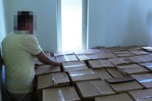 Antalya'da 4 bin 500 litre taklit zeytinyağı ele geçirildi