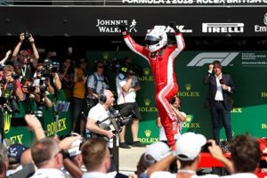 Nefes kesen yarışta zafer Vettel'in!