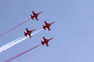 Türk Yıldızları'ndan nefes kesen gösteri