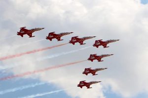 Türk Yıldızları'ndan Yalvaç'ta nefes kesen gösteri