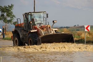 Tekirdağ'da şiddetli yağış ulaşımı aksattı