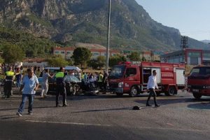 Manisa'da zincirleme kaza: 1 ölü, 6 yaralı