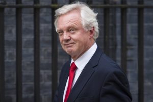 Birleşik Krallık'ta Brexit Bakanı Davis istifa etti