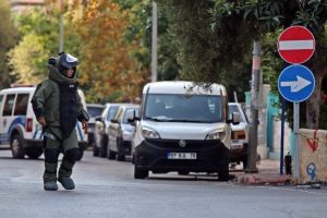 Okey oynamaktan şüpheli çanta bile vazgeçiremedi