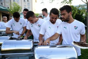 Timsah'a barbekü sürprizi