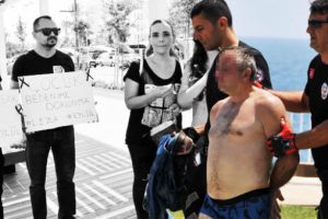 Taciz protestosunda taciz!