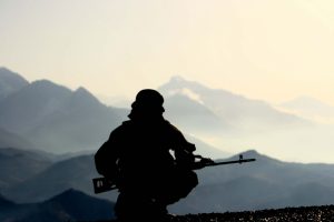 Hakkari'de 2 terörist etkisiz hale getirildi