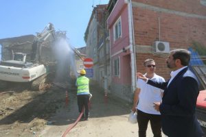 Bursa Gürsu'daki metruk binalar yıkılıyor