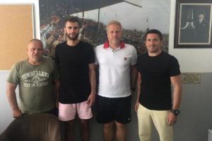 Karşıyaka'da Hakan imzayı attı