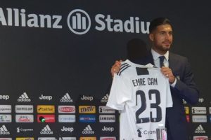 Emre Can resmi imzayı attı!