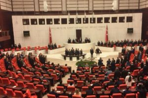 CHP, İYİ Parti ve HDP'liler, Erdoğan yemin ederken ayağa kalkmadı
