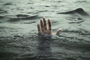 79 yaşındaki kadın denizde boğuldu