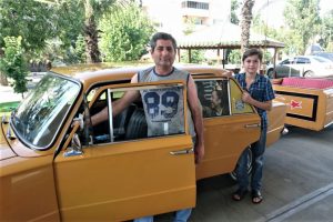 Bursa'da bakan bir daha bakıyor! 1975 model aracı öyle bir hale getirdi ki...