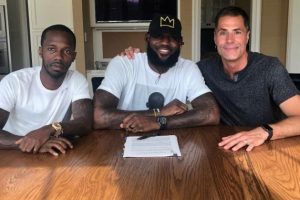 Lebron James resmen LA Lakers'ta