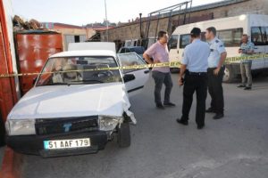 'Dur' ihtarına uymadı, polisi ezdi
