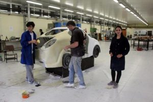 Öğrenciler memleketlerine gitmeyip otomobil yapıyor
