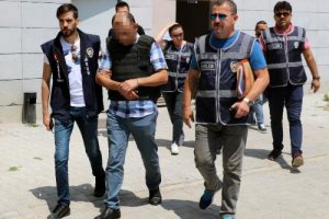 1 kişinin ölümüne neden olan polis ile eşi adliyede