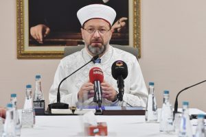 Erbaş: ''Müslümanlar parçalanmışlığın acısını yaşıyor''