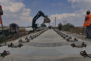 Çorlu'da kaza mahallindeki raylar onarılıyor