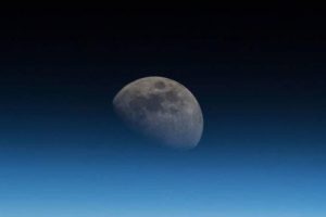Yörüngedeki astronottan 'Ay' paylaşımı