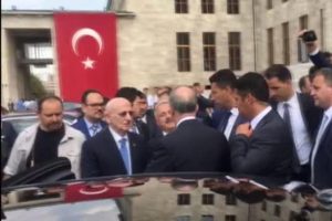 Eski TBMM Başkanı İsmail Kahraman, bakanları uğurladı