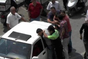 Polisin 'dur' ihtarına uymayan 3 kişiye biber gazlı müdahale