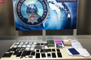 Polis cep telefonu dolandırıcılarına nefes aldırmadı