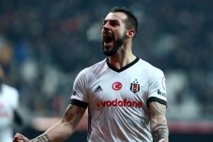 Beşiktaş'ta Negredo ikilemi