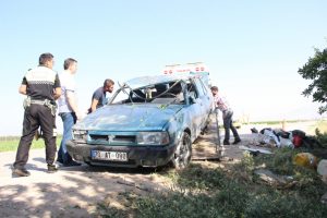 Kontrolden çıkan otomobil ağaca çarptı: 2 yaralı