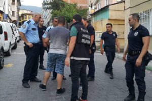 Bursa iç çamaşırının içinden uyuşturucu çıktı