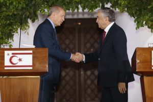 Rum basını: Akıncı, sırtını Erdoğan'a dayadı