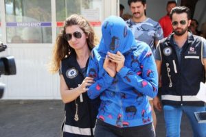 Adnan Oktar'ın 'kediciği' güneşlenirken yakalandı